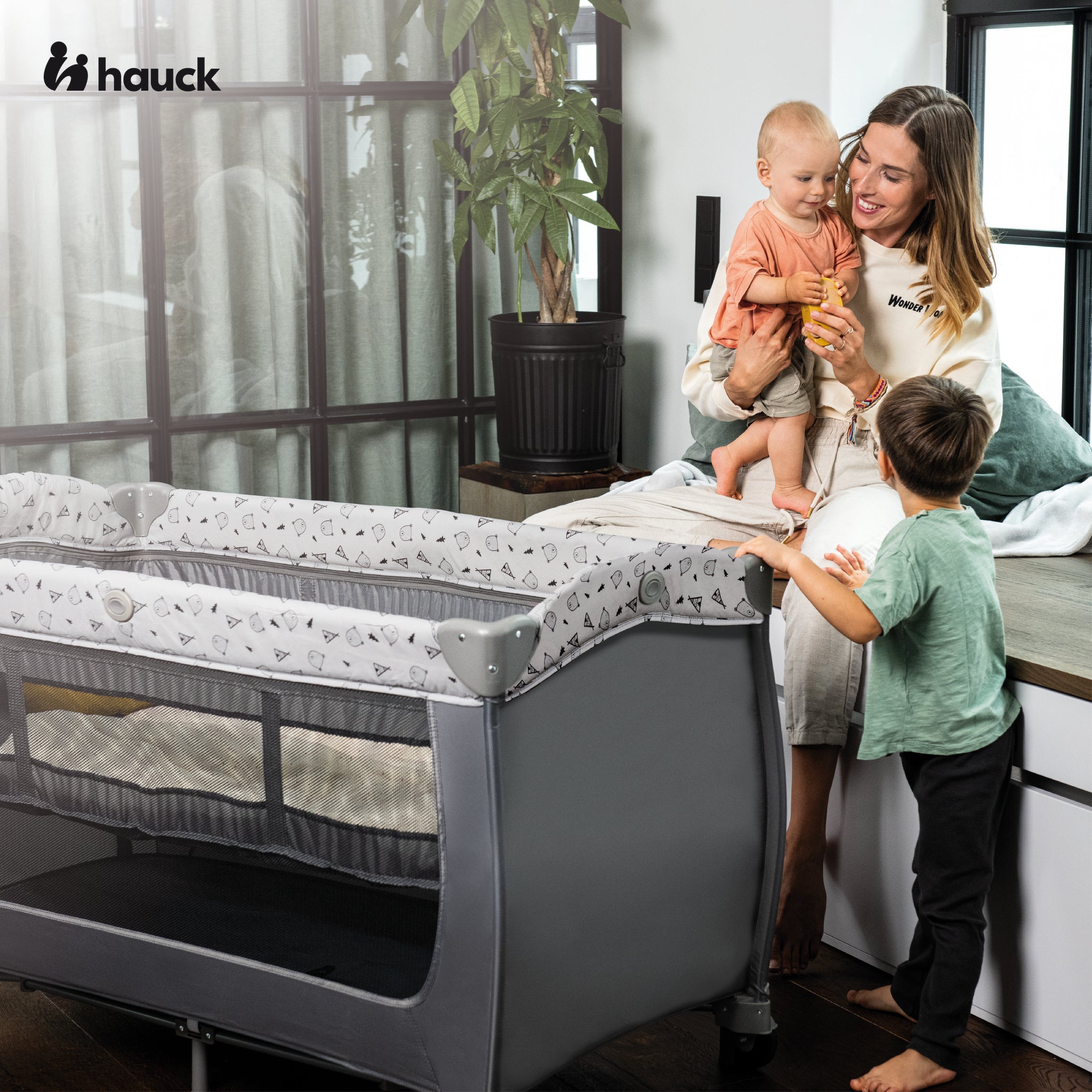 Hauck travel cot discount sleep and play